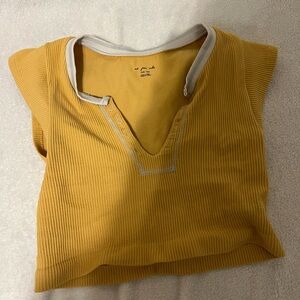 Yellow out from under crop top
Size XS/S
Great condition